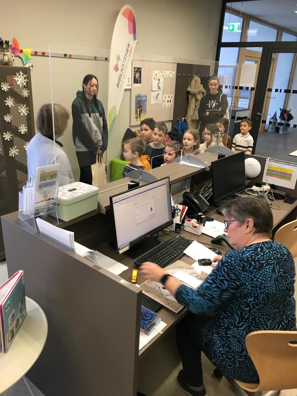Kinder in der Bibliothek
