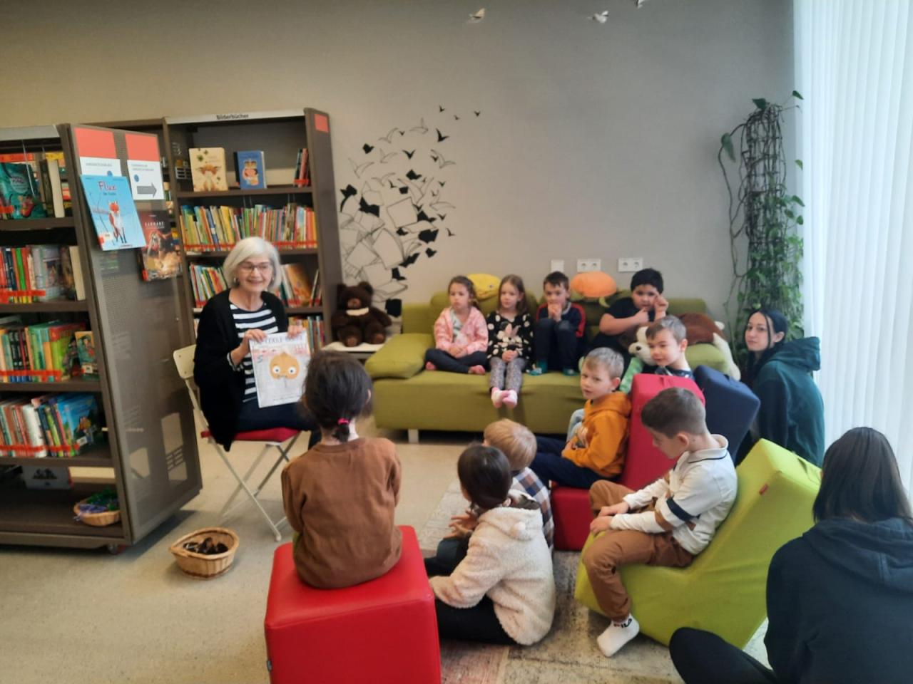 Kinder in der Bibliothek