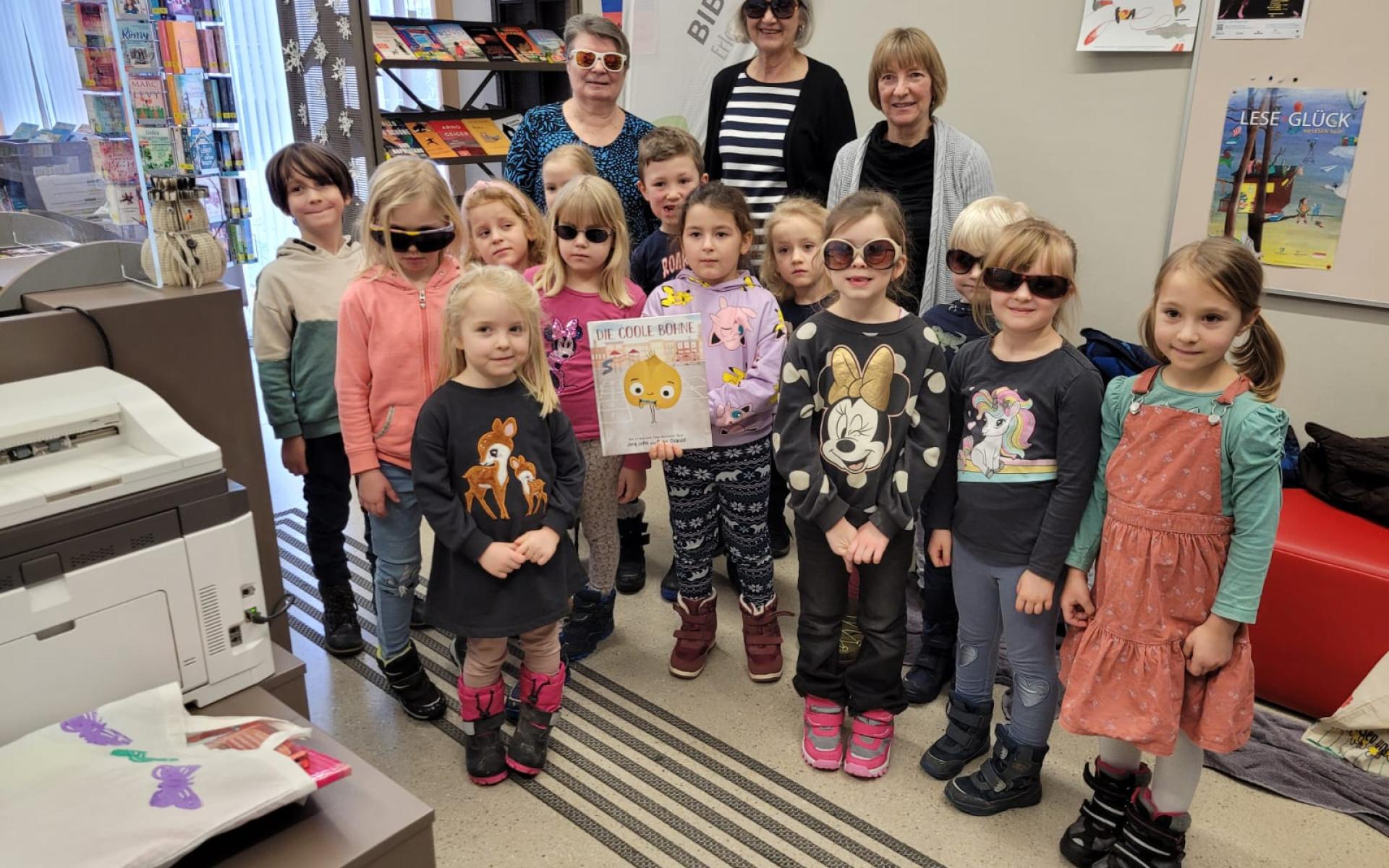 Kinder in der Bibliothek