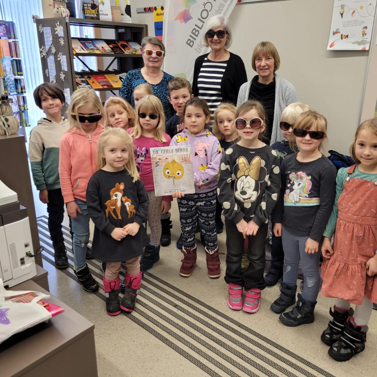 Kinder in der Bibliothek