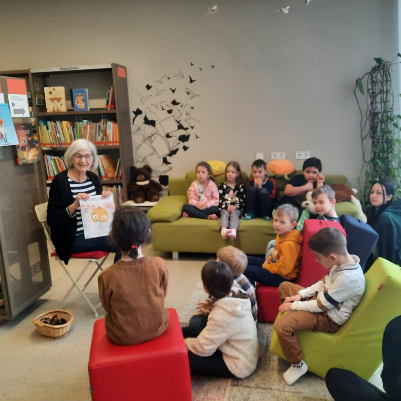 Kinder in der Bibliothek